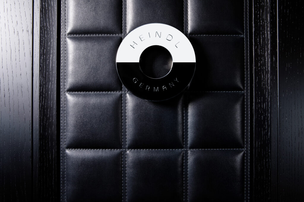 Detailfoto Griff eines schwarzen Luxus-Tresors