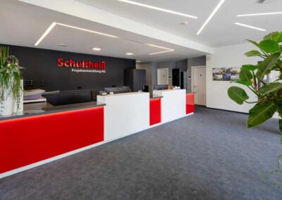 Professionelle Innenarchitektur-Aufnahme eins von uns entworfenen Interior-Designs des Eingangsbereich für Schultheiß Projektentwicklung AG