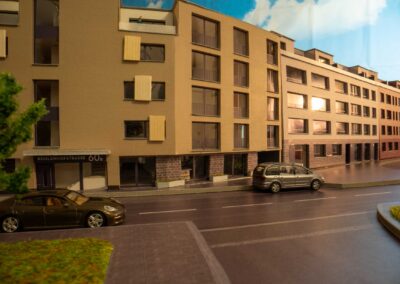 Foto eines Details im Architektur-Modellbau (Straße mit Autos)